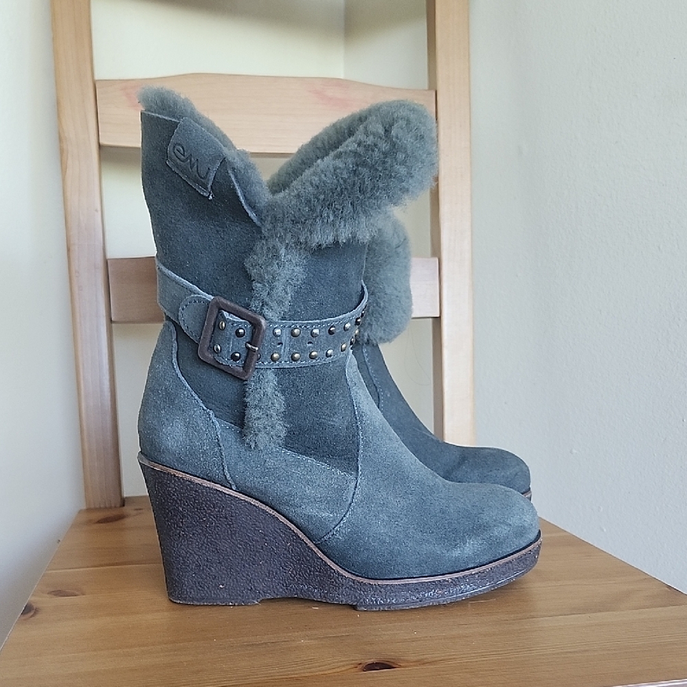 EMU Heighton Low Sheepskin Wedge Boots, Size 8